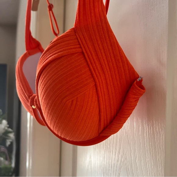 Orange bikini with underwire top, matching bottoms with size large - Picture 5 of 15